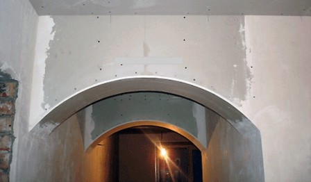 Межкомнатная арка вместо двери на кухне