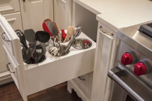 Выдвижные ящики на кухне, фотогаллерея