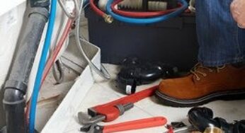 Повреждения водопровода на кухне: что делать и как исправить