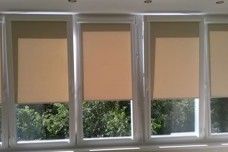 рулонные шторы закрытого типа